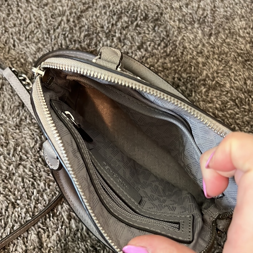 Michael Korrs crossbody - Picture 3 of 3